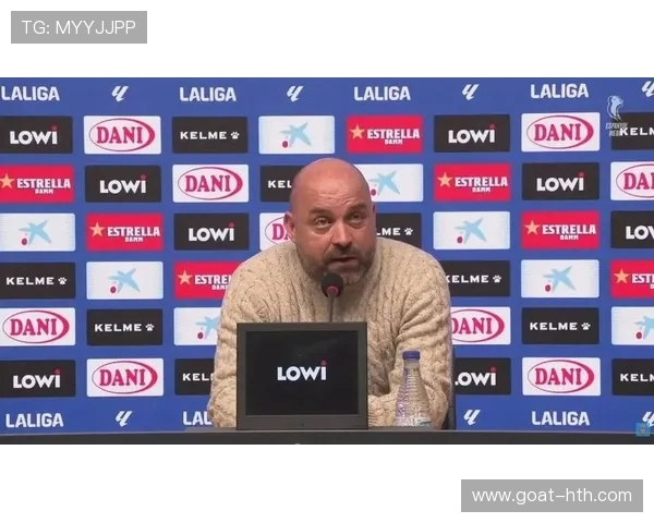 西班牙人主帅抨击巴萨行为指导称其无资格对他人指手画脚言论引热议